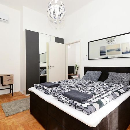 בודפשט Akacfa 7 Two Bedroom Central Apartment מראה חיצוני תמונה